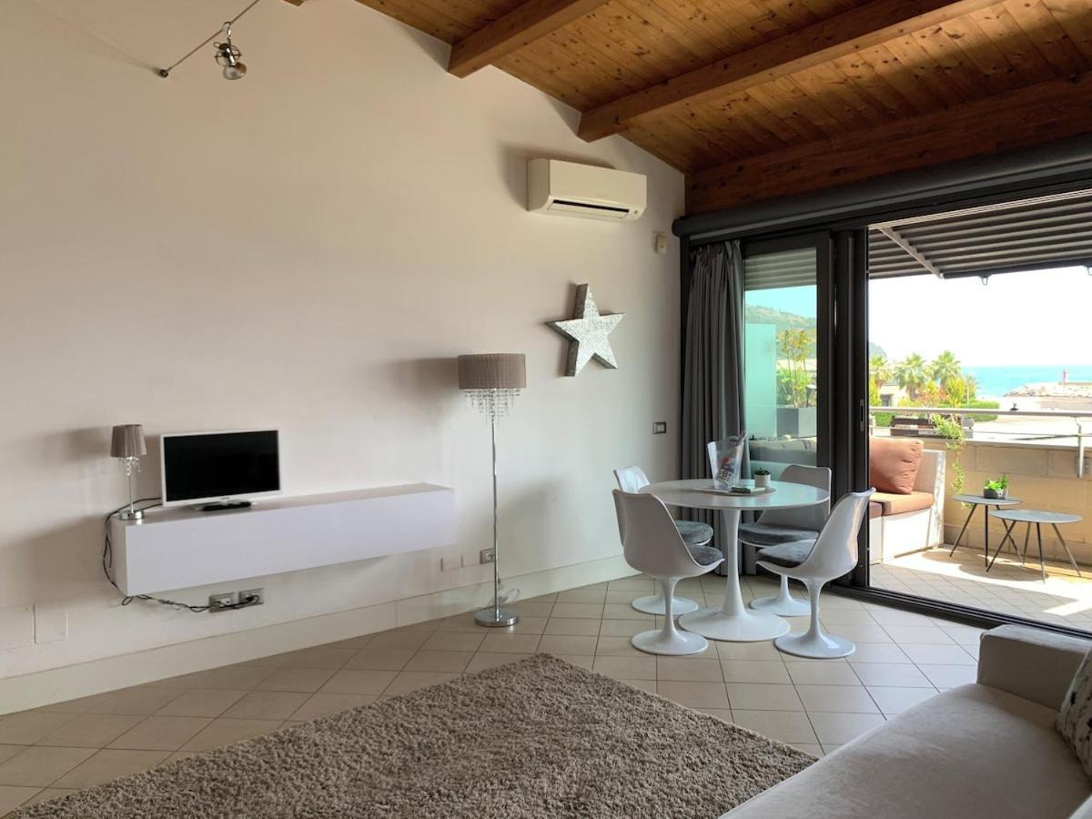 Luxury Apartment San Lorenzo Al Mare Bagian luar foto